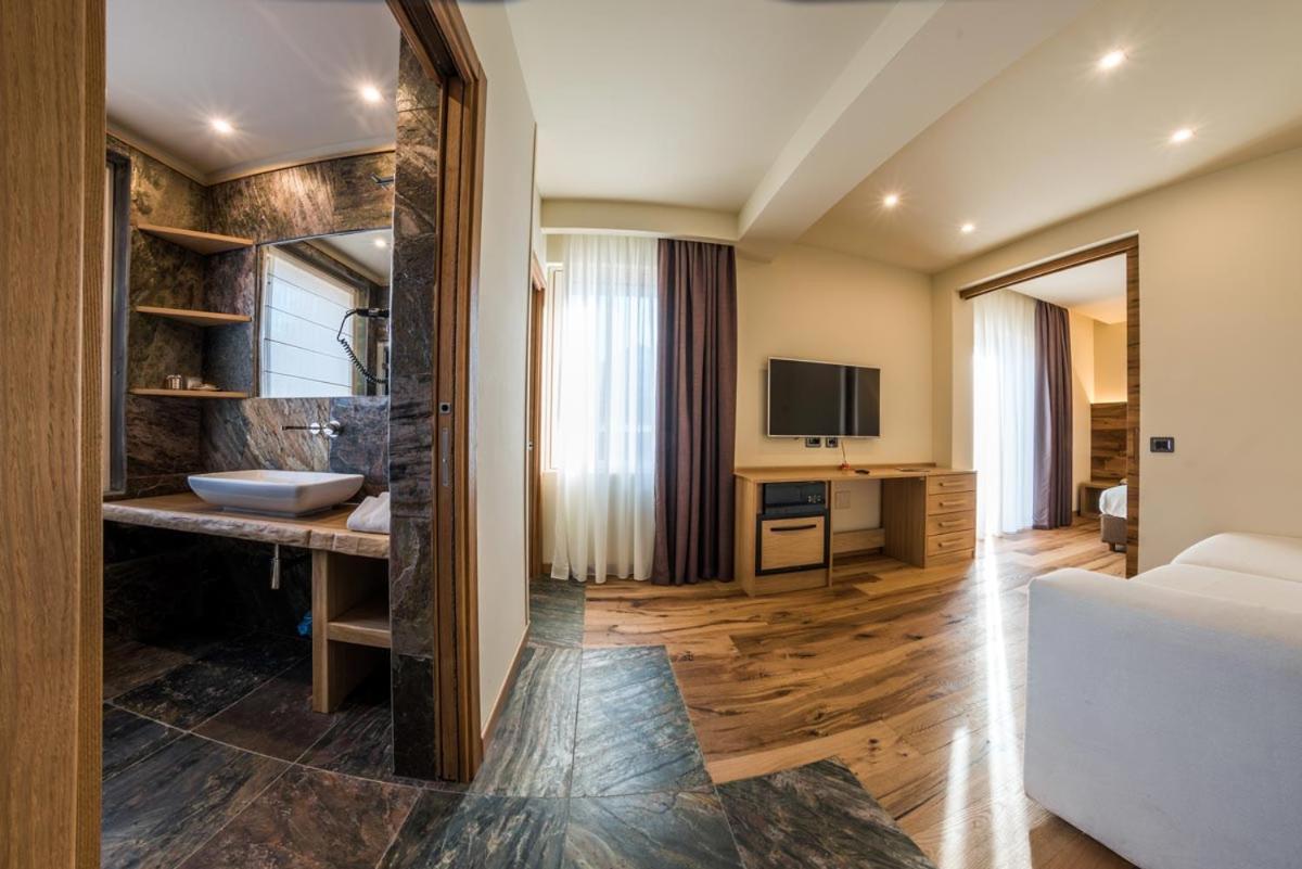 Hotel Firenze Fanano Buitenkant foto